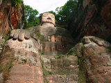 Čínské město Leshan - obří Buddha 1 200 let vsedě